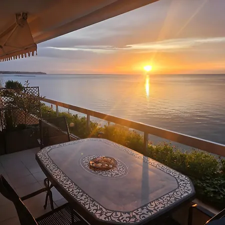 Sunset Cruise 아파트 *